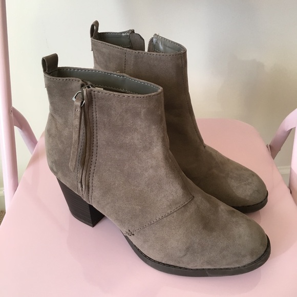 Old Navy Shoes - SUEDE HEELED BOOTIES